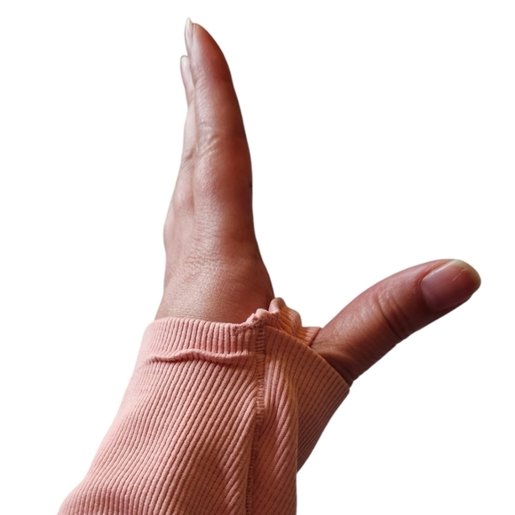 Lululemon Swiftly Tech Twilight Rose Crewneck Sleeve Thumb Hole women's size 10 - Picture 4 of 10